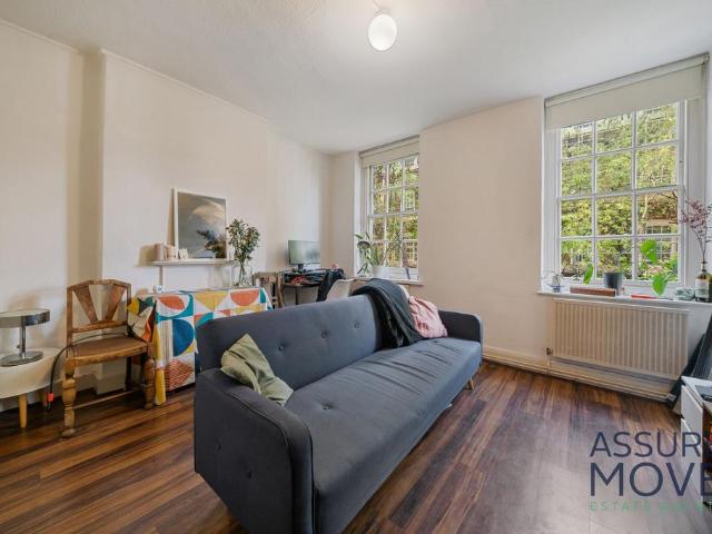 Flat for sale in South Hackney, Greater London