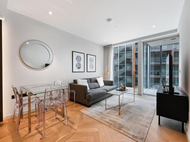Flat for sale in Nine Elms, Greater London