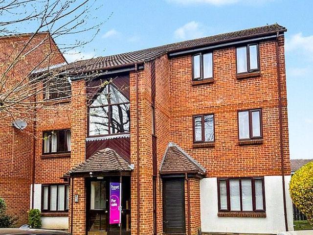 Flat for sale in Winkfield