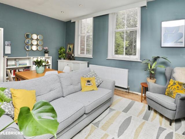 Flat for sale in Calderstones