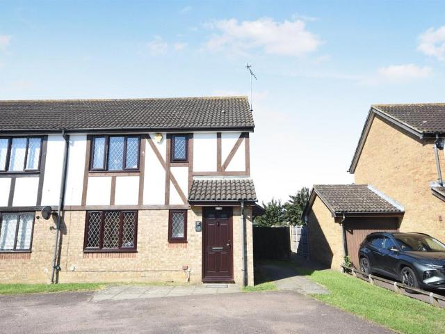 Flat for sale in Ardleigh Green, Greater London