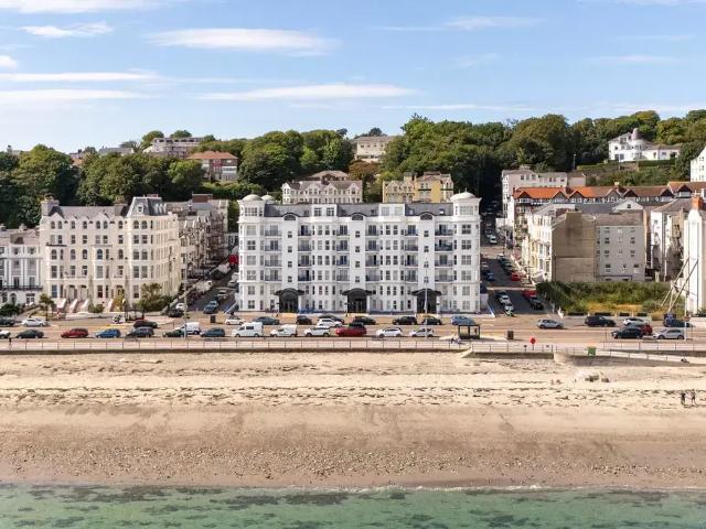 Flat for sale in Douglas, Scotland