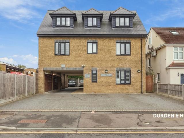 Flat for sale in Rayleigh, Rochford