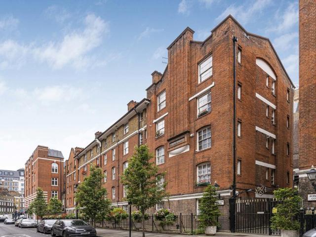 Flat for sale in St Clement Danes, Greater London