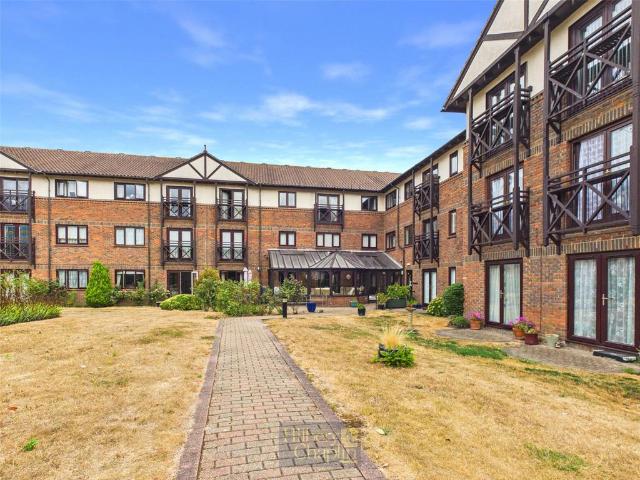 Flat for sale in Pilgrims' Hatch, Navestock Side