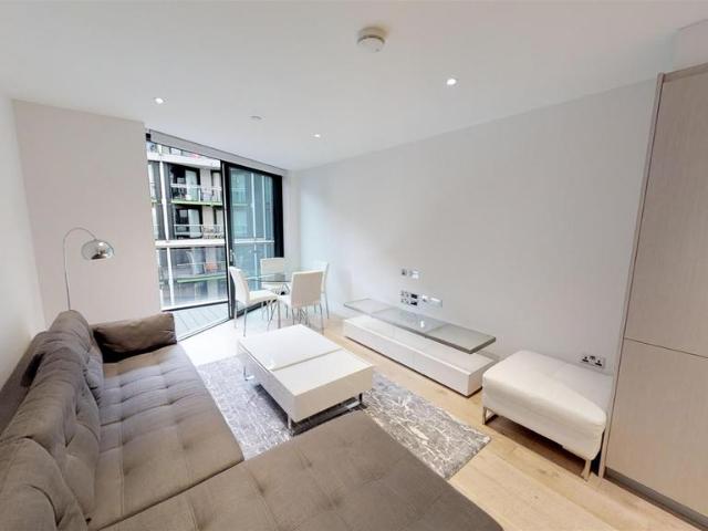 Flat for sale in Nine Elms, Greater London