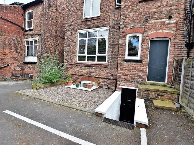 Flat for sale in Georgia, Greater Manchester