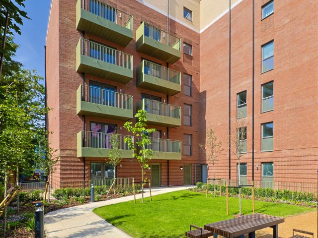 Flat for sale in New Barnet, Greater London