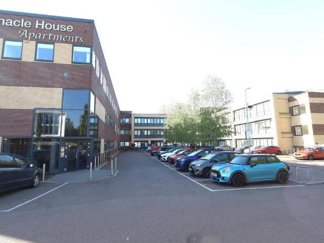 Flat for sale in Batchworth, Hertfordshire
