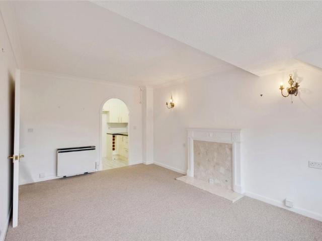 Flat for sale in Queens Park, Bournemouth