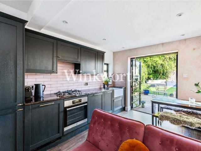 Flat for sale in Palmers Green, Greater London