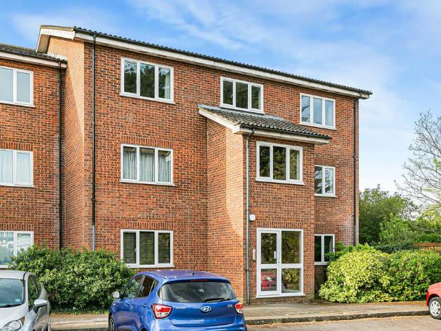 Flat for sale in Row Town, Surrey