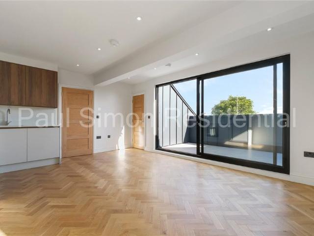 Flat for sale in Barnsbury, Greater London