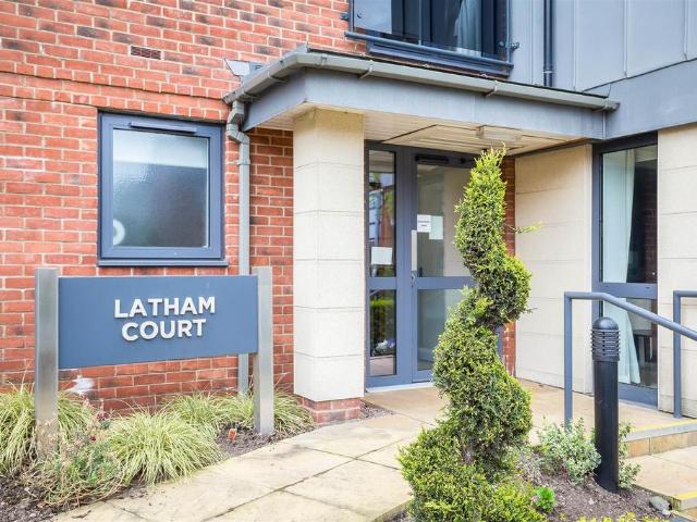 Flat for sale in Sandbach