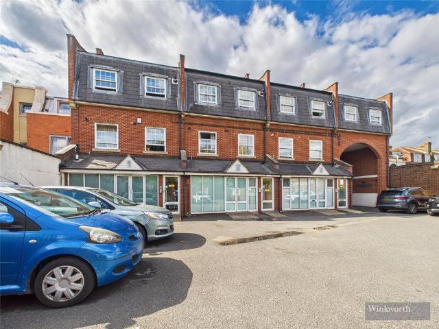 Flat for sale in Tolworth, Greater London
