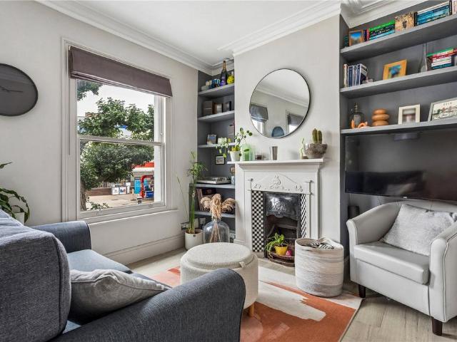 Flat for sale in London Borough of Wandsworth, Greater London