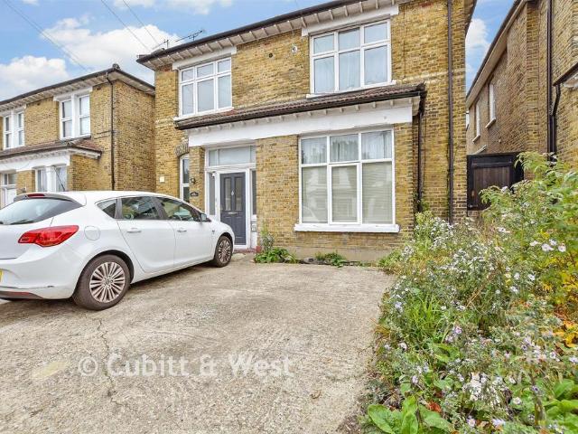 Flat for sale in London Borough of Croydon, Greater London