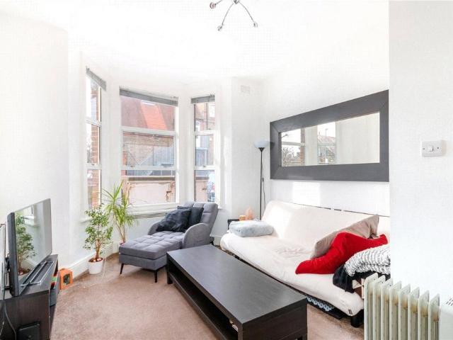 Flat for sale in Upper Tooting, Greater London