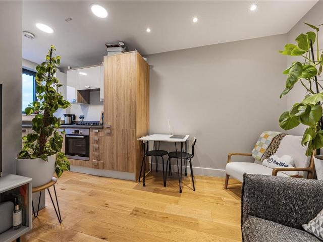 Flat for sale in Wandsworth, Greater London