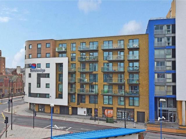 Flat for sale in London Borough of Lewisham, Deptford