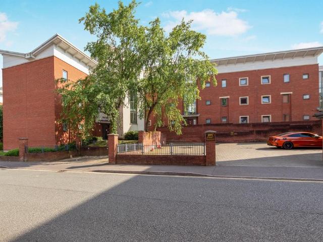 Flat for sale in Bilston, West Midlands