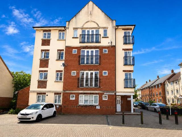 Flat for sale in Repton Park North, Bridgefield