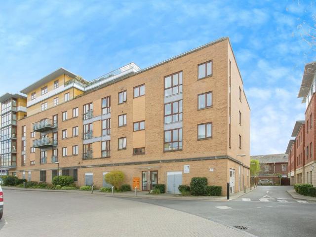 Flat for sale in Arbury, Cambridgeshire