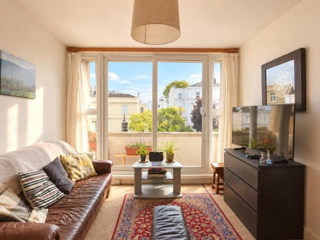 Flat for sale in Clifton, Bristol