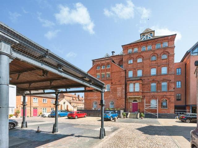 Flat for sale in Alverton, East Midlands