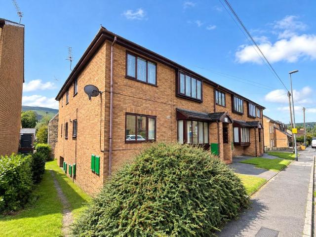 Flat for sale in Grasscroft, Oldham