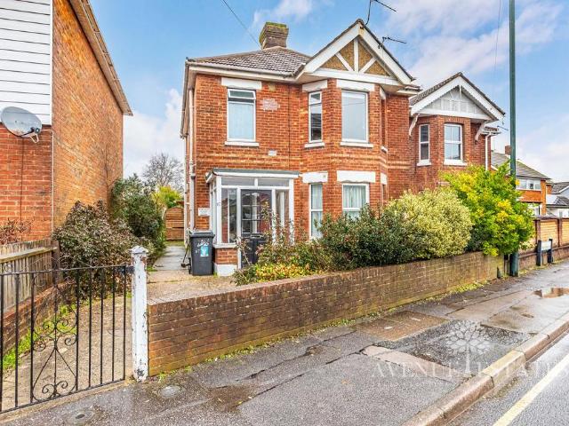 Flat for sale in Talbot Village, Bournemouth