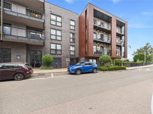 Flat for sale in Little Stanmore, Greater London