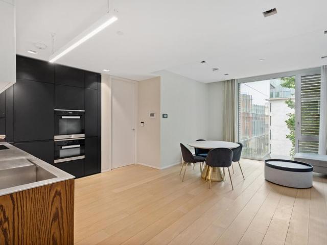 Flat for sale in West Smithfield, Lyons
