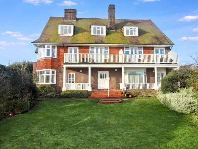 Flat for sale in Acol, Kent