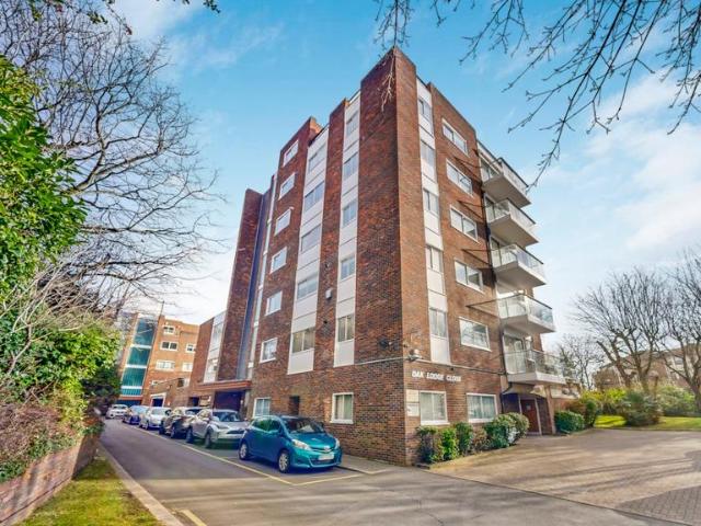 Flat for sale in Little Stanmore, Greater London