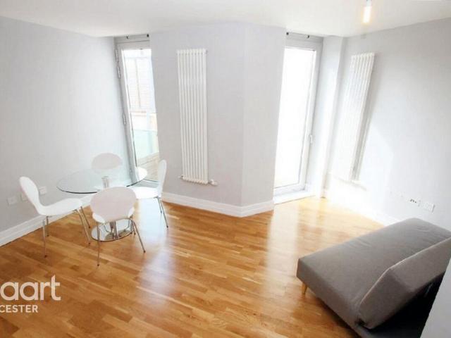 Flat for sale in Black Friars, Old Wharf