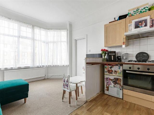 Flat for sale in Furzedown, Greater London