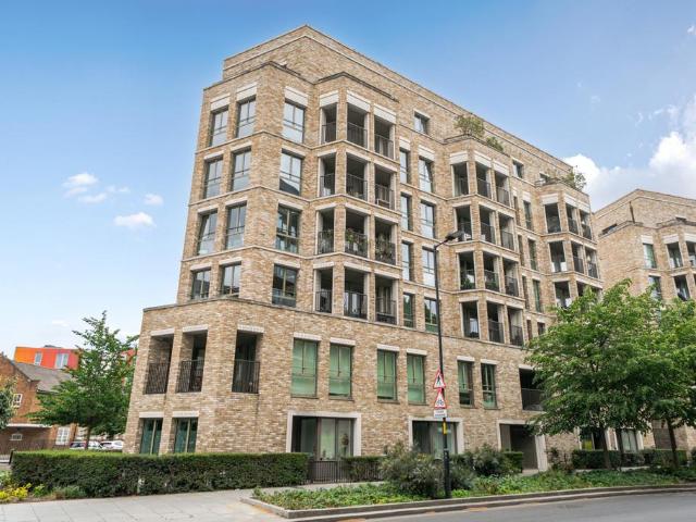 Flat for sale in Walworth, Greater London