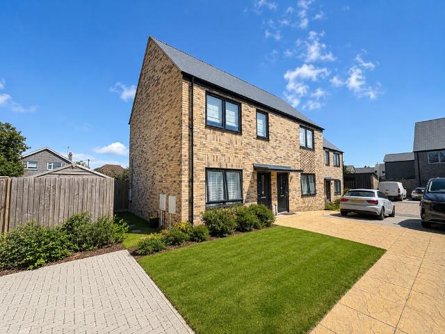 Flat for sale in Barling, Essex