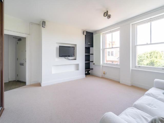 Flat for sale in Islington, Canonbury