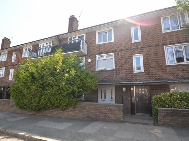 Flat for sale in Plumstead, Greater London