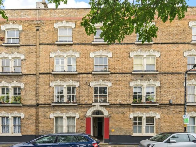 Flat for sale in Elephant and Castle, Greater London