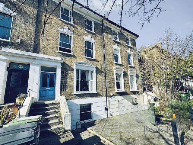 Flat for sale in London Borough of Lewisham, New Cross