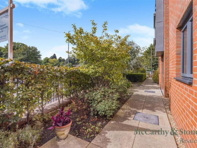 Flat for sale in Castle, Leftwich