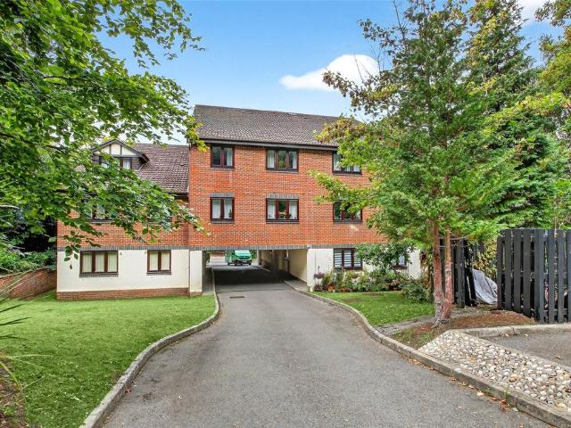 Flat for sale in Easthampstead, Bracknell