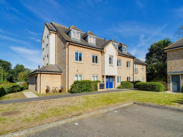 Flat for sale in St. Ives, Huntingdon