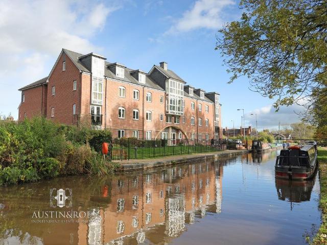 Flat for sale in Stone, Baswich