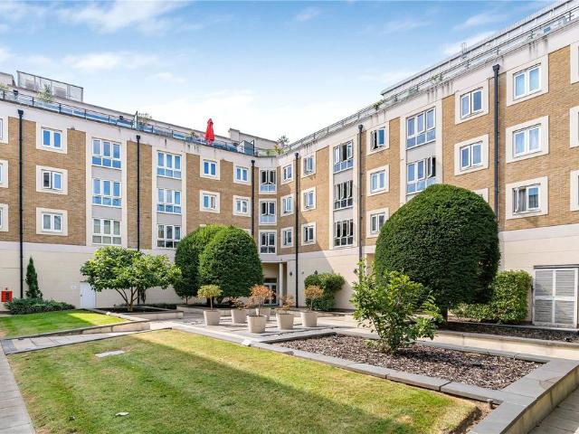 Flat for sale in Putney, Greater London