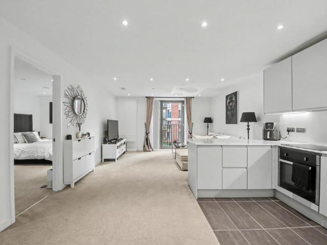 Flat for sale in Blackfriars, Salford