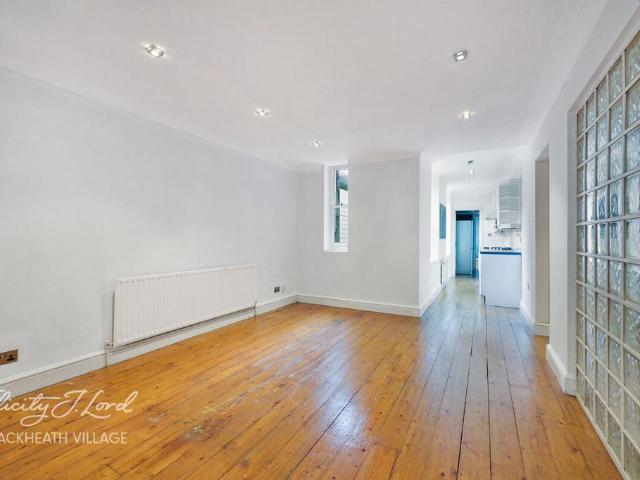 Flat for sale in Shooters Hill, Greater London